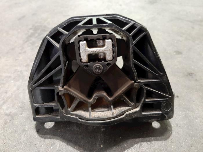 Engine mount from a Peugeot 208 I (CA/CC/CK/CL) 1.0 Vti 12V PureTech 2016