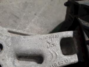Engine mount from a Peugeot 208 I (CA/CC/CK/CL) 1.0 Vti 12V PureTech 2016