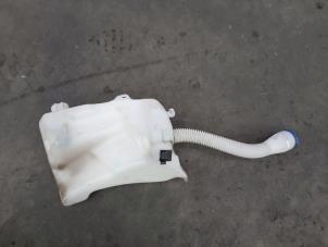 Used Front windscreen washer reservoir Citroen C4 Berline (NC) 1.6 16V VTi Price € 30,25 Inclusive VAT offered by Autohandel Didier