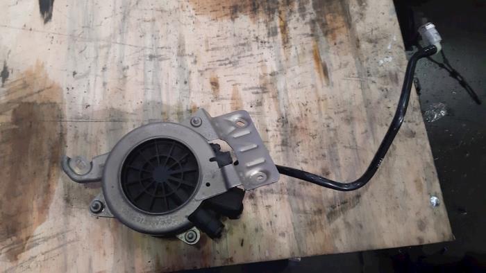 Begagnade Dieselpump Mercedes A (177.0) 1.5 A-180d Pris € 36,30 Inklusive moms erbjuds av Autohandel Didier