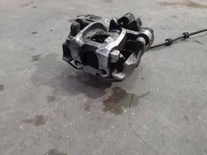 Used Rear brake calliperholder, left BMW 1 serie (F40) 116d 1.5 12V TwinPower Price € 96,80 Inclusive VAT offered by Autohandel Didier