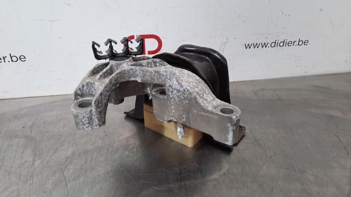 Used Engine mount Dacia Sandero II 1.5 dCi 90 Price € 24,20 Inclusive VAT offered by Autohandel Didier