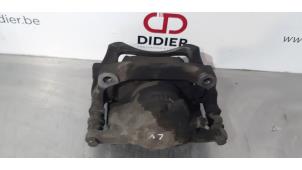 Used Front brake calliperholder, left Mercedes CLA (117.3) 1.6 CLA-180 16V Price € 66,55 Inclusive VAT offered by Autohandel Didier