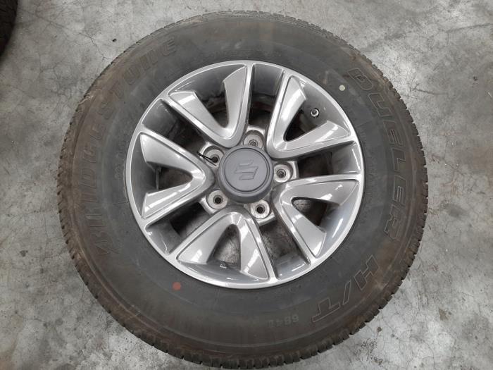 Felge + Reifen van een Suzuki Jimny Hardtop 1.3i 16V 4x4 2016