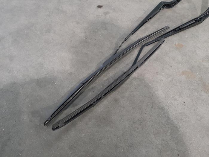 Set of wiper blades BMW X5 xDrive 30d 3.0 24V 61617304071