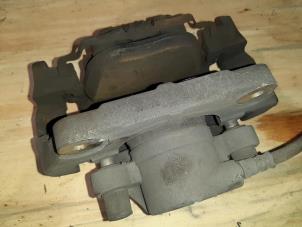 Used Front brake calliperholder, right BMW X5 (F15) xDrive 30d 3.0 24V Price € 127,05 Inclusive VAT offered by Autohandel Didier