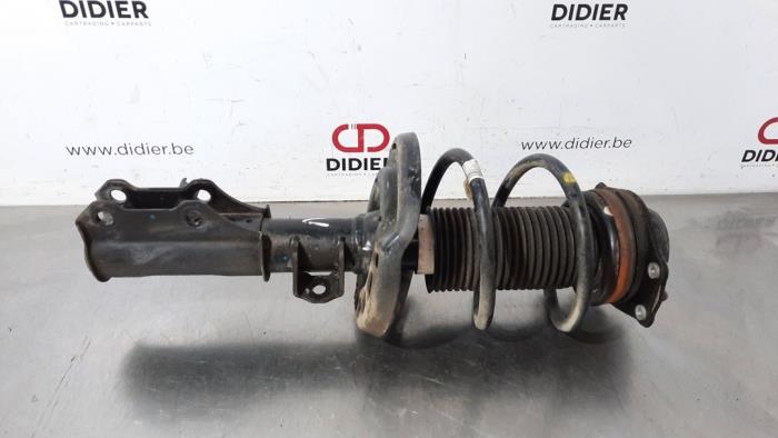 Fronts shock absorber, left from a Opel Insignia Sports Tourer 1.6 CDTI 16V 110 2017