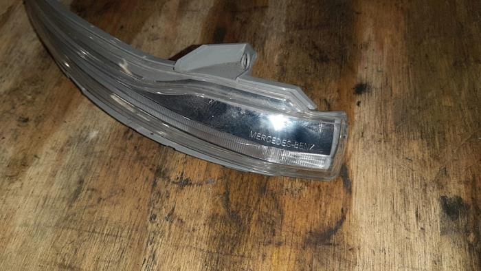 Indicator mirror left from a Mercedes-Benz GLE (V167) 300d 2.0 Turbo 16V 4-Matic 2019
