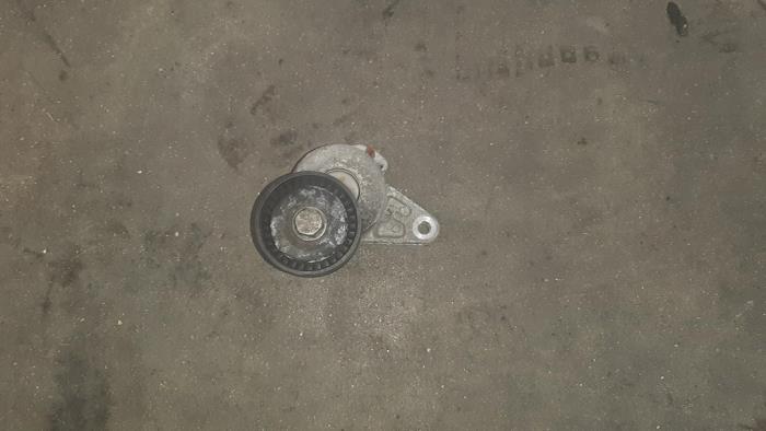 Usados Tensor correa múltiple Audi A4 Avant (B9) 2.0 TDI Ultra 16V Precio € 18,15 IVA incluido ofrecido por Autohandel Didier