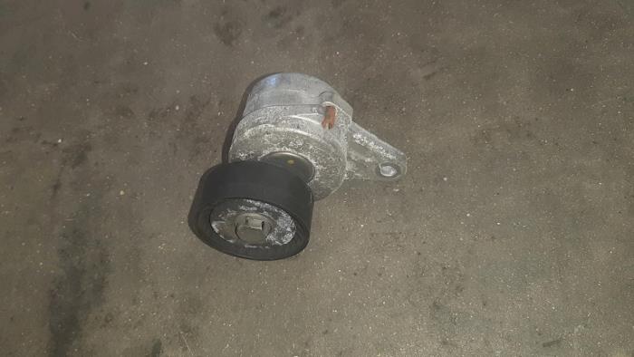Spanrolle multiriem van een Audi A4 Avant (B9) 2.0 TDI Ultra 16V 2016