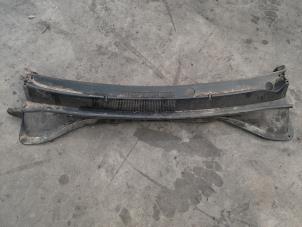 Used Cowl top grille Kia Sorento III (UM) 2.2 CRDi 16V VGT 4x4 Price € 66,55 Inclusive VAT offered by Autohandel Didier