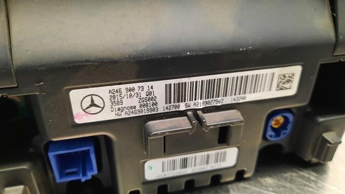 Display unité de contrôle multi media d'un Mercedes-Benz GLA (156.9)  2016