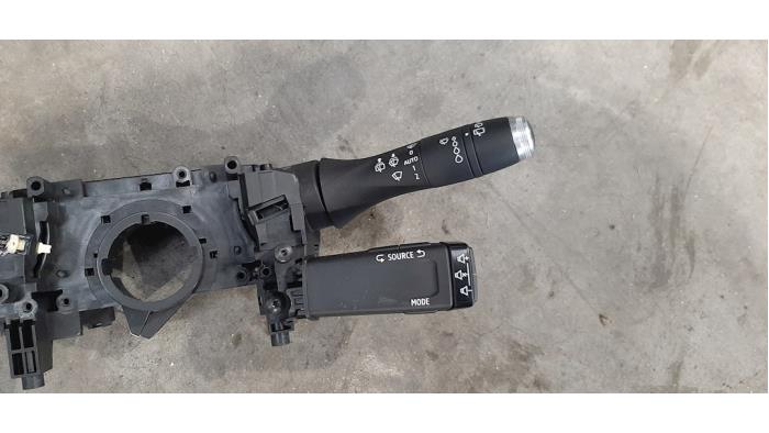 Steering column stalk from a Renault Clio V (RJAB) 1.3 TCe 130 16V 2019