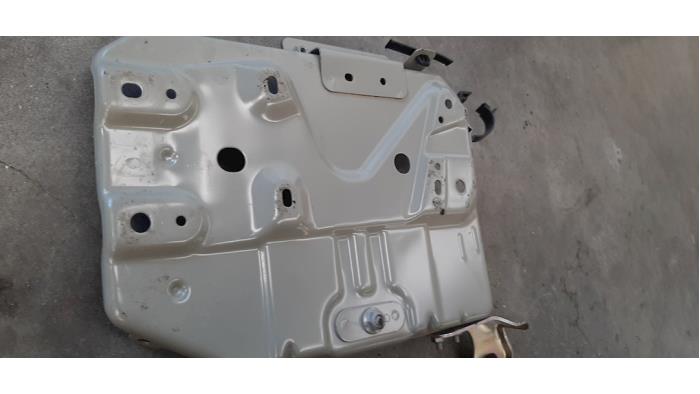 Caja de batería de un Nissan Micra (K14) 1.5 dCi 2019