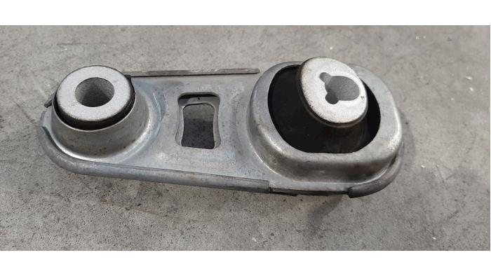Used Engine mount Renault Kadjar (RFEH) 1.3 TCE 140 FAP 16V Price € 30,25 Inclusive VAT offered by Autohandel Didier