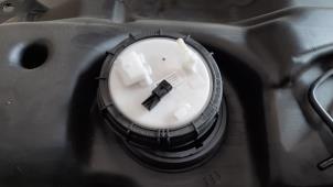 Usados Bomba eléctrica de combustible Renault Scénic IV (RFAJ) 1.3 TCE 140 16V Precio € 90,75 IVA incluido ofrecido por Autohandel Didier