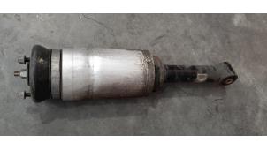 Used Fronts shock absorber, left Landrover Discovery IV (LAS) 3.0 SD V6 24V Price € 254,10 Inclusive VAT offered by Autohandel Didier