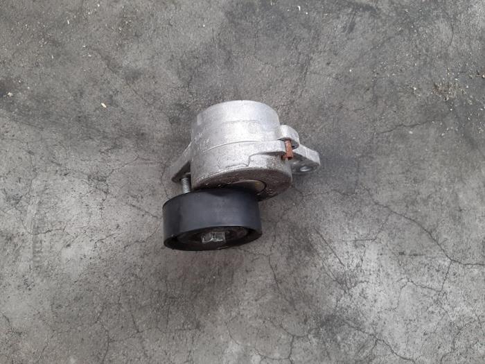 Usados Rodillo tensor correa múltiple Volkswagen Caddy IV 2.0 TDI 102 Precio € 18,15 IVA incluido ofrecido por Autohandel Didier