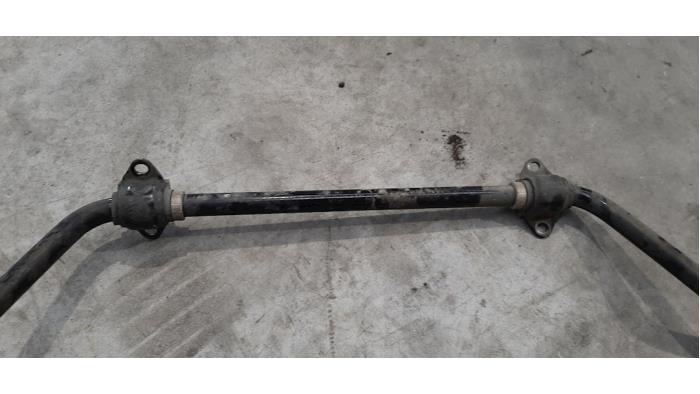 Front anti-roll bar from a Land Rover Discovery IV (LAS) 3.0 SD V6 24V 2016