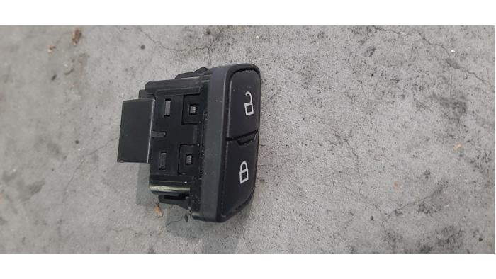 Central locking switch from a Ford Transit 2.0 TDCi 16V Eco Blue 130 2018