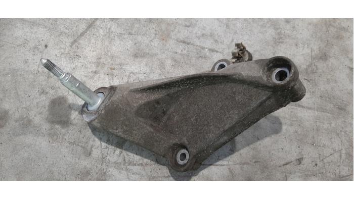 Usagé Support moteur Renault Twingo III (AH) 1.0 SCe 70 12V Prix € 30,25 Prix TTC proposé par Autohandel Didier