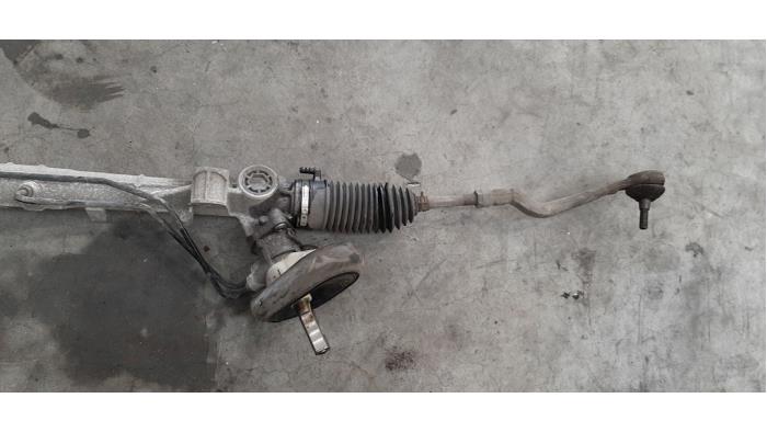 Steering box from a Dacia Lodgy (JS) 1.5 dCi FAP 2013