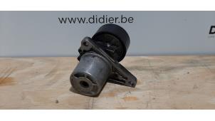 Engine mount from a Volkswagen Passat Variant (3G5) 1.6 TDI 16V 2018