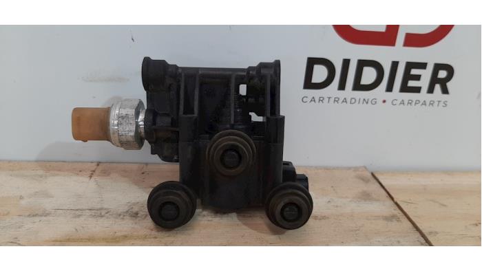 Begagnade Luftfjädringsmodul Landrover Discovery IV (LAS) 3.0 SD V6 24V Pris € 36,30 Inklusive moms erbjuds av Autohandel Didier