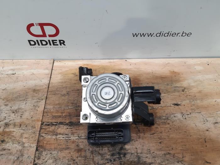 Używane Pompa ABS BMW 3 serie (F30) M3 3.0 24V TwinPower Turbo Cena € 133,10 Z VAT oferowane przez Autohandel Didier
