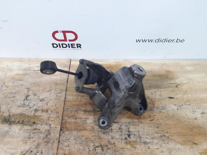 Used Engine mount Audi Q7 (4MB/4MG) 3.0 TDI V6 24V e-tron plug-in hybrid Price € 30,25 Inclusive VAT offered by Autohandel Didier