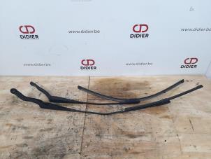 Usagé Kit lamelles essuie-glace Opel Corsa E 1.2 16V Prix € 54,45 Prix TTC proposé par Autohandel Didier