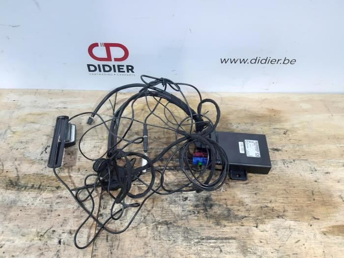 Używane Antena GPS Audi Q7 (4MB/4MG) 3.0 TDI V6 24V e-tron plug-in hybrid Cena € 199,65 Z VAT oferowane przez Autohandel Didier