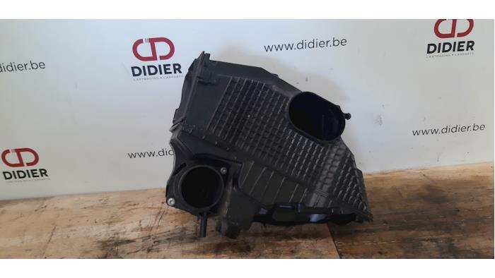 Air box from a Renault Captur (2R) 1.2 TCE 16V EDC 2014
