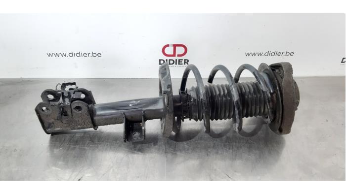 Front shock absorber, right from a Mercedes-Benz B (W246,242) 1.8 B-180 CDI BlueEFFICIENCY 16V 2011