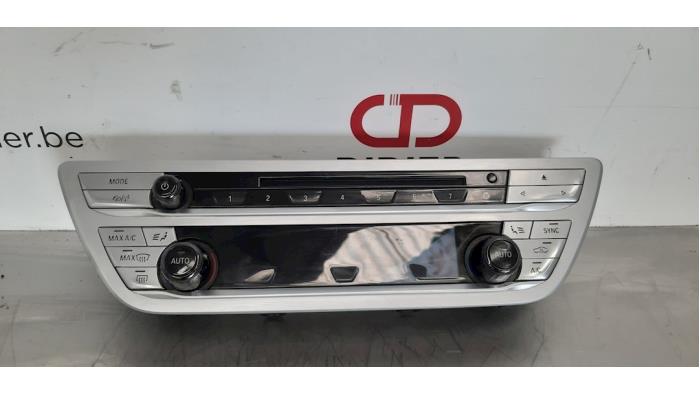 Panel de control de aire acondicionado de un BMW 7 serie (G11/12) 740d,Ld xDrive 24V 2018