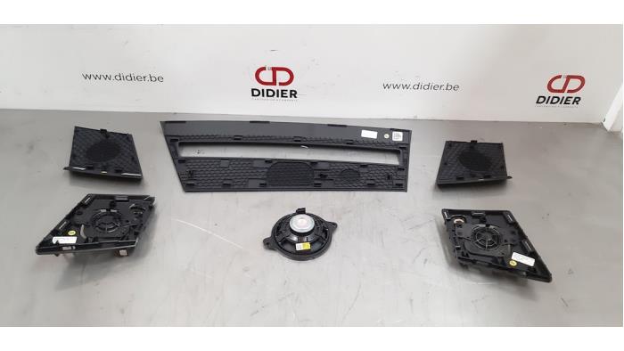 Speaker from a Audi A6 Avant (C8) 2.0 40 TDI Mild Hybrid 2018
