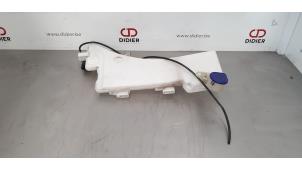 Used Front windscreen washer reservoir Peugeot 5008 II (M4/MC/MJ/MR) 1.6 BlueHDi 115 Price € 30,25 Inclusive VAT offered by Autohandel Didier