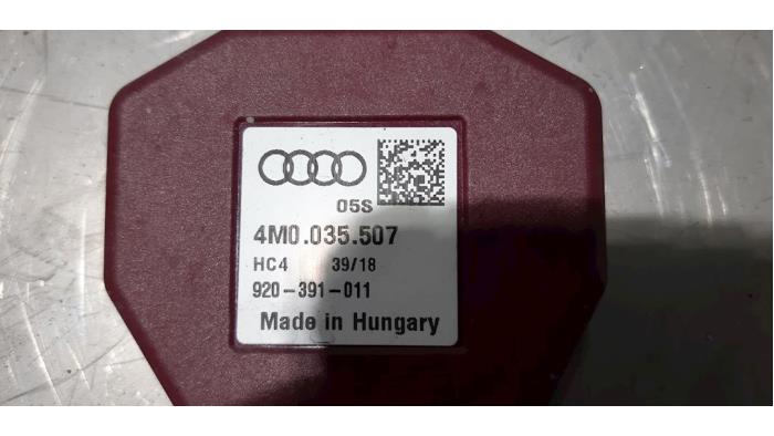 Amplificador de antena de un Audi A6 Avant (C8) 2.0 40 TDI Mild Hybrid 2018