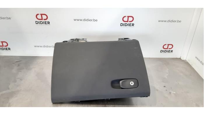 Begagnade Handskfack Volvo S90 II 2.0 D5 16V AWD Pris € 133,10 Inklusive moms erbjuds av Autohandel Didier