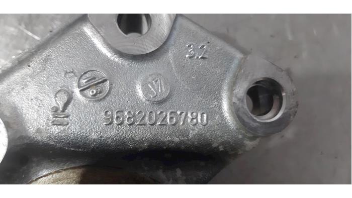 Engine mount from a Peugeot Partner Tepee (7A/B/C/D/E/F/G/J/P/S) 1.6 Blue HDi 75 2018