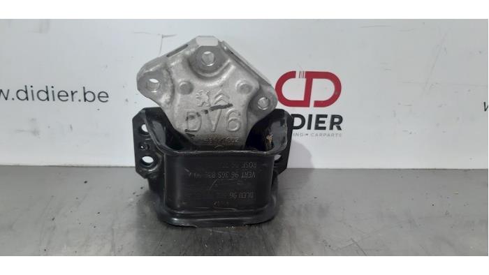 Engine mount from a Peugeot Partner Tepee (7A/B/C/D/E/F/G/J/P/S) 1.6 Blue HDi 75 2018