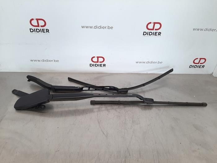 58551a22-188d-49ff-8631-  