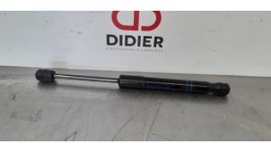 Used Bonnet gas strut, right BMW 2 serie (F22) 220i 2.0 Turbo 16V Price € 30,25 Inclusive VAT offered by Autohandel Didier