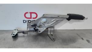 Used Parking brake lever BMW 2 serie (F22) 220i 2.0 Turbo 16V Price € 66,55 Inclusive VAT offered by Autohandel Didier