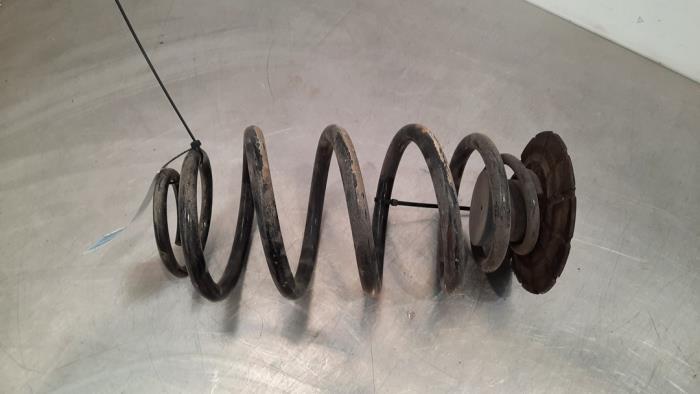 Rear coil spring from a Mercedes-Benz Vito (447.6) 1.6 109 CDI 16V 2017