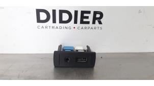 Used AUX / USB connection Mercedes Vito (447.6) 1.6 109 CDI 16V Price € 18,15 Inclusive VAT offered by Autohandel Didier