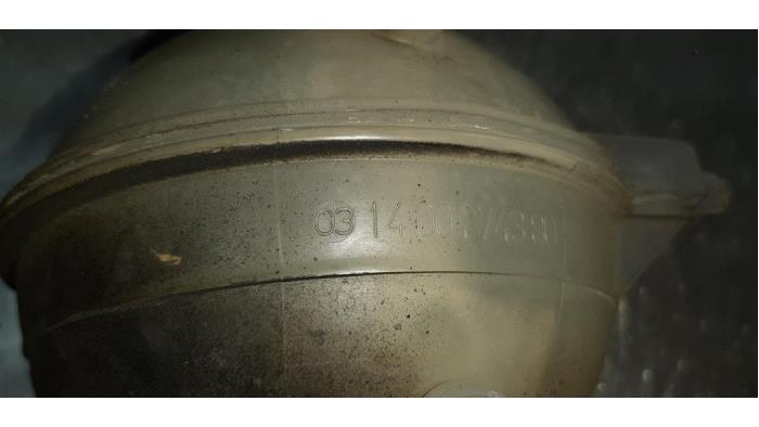 Expansion vessel from a Fiat Scudo (270) 2.0 D Multijet 2010