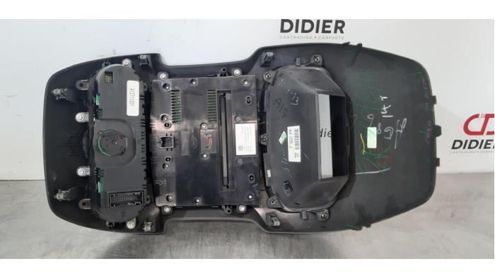 Radiobedienfeld van een Ford Ranger 3.2 TDCI 20V 200 4x2 2014