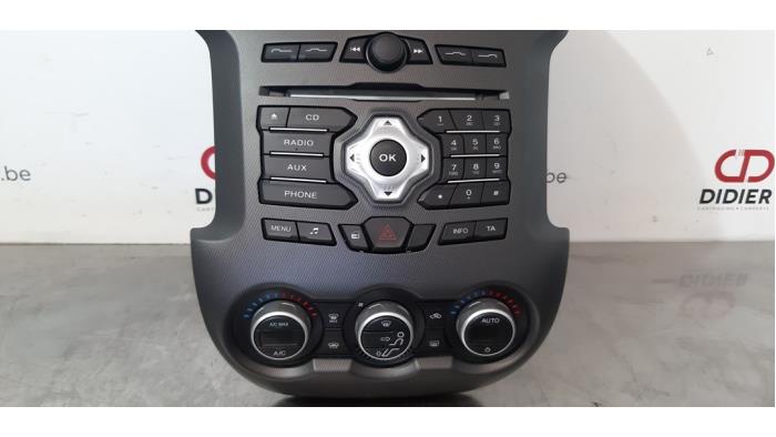 Radiobedienfeld van een Ford Ranger 3.2 TDCI 20V 200 4x2 2014