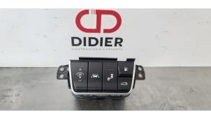 Usados Interruptor (varios) Kia Stinger (CK) 3.3 T-GDI V6 Precio € 96,80 IVA incluido ofrecido por Autohandel Didier